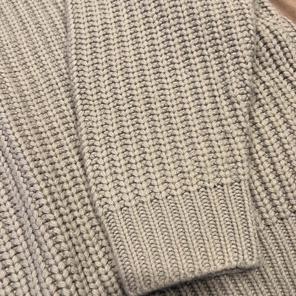 Light gray off shoulder sweater - Picture 3 of 4